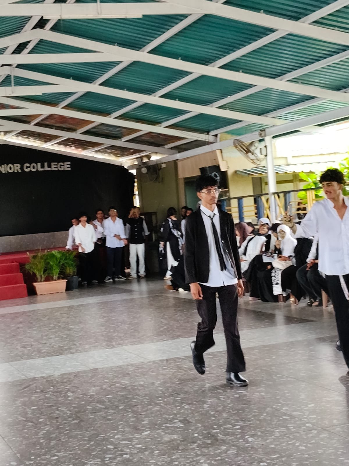 B&W Day Program